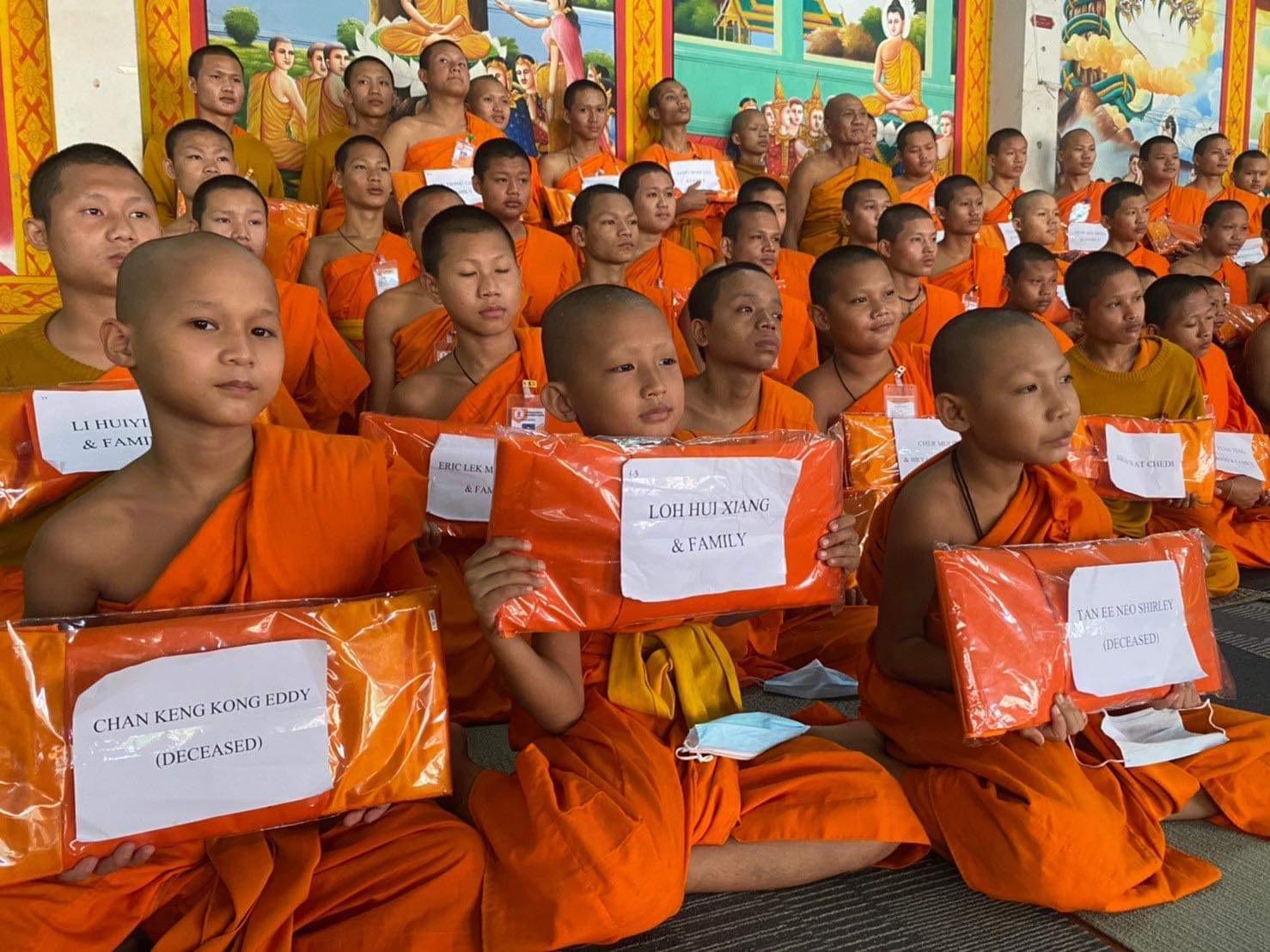 Offering a complete set of novice monk robes in the far north Mae Hong Som province. This is a great opportunity for underprivileged children to cultivate good karma and honor their families and sponser with sponsorship.